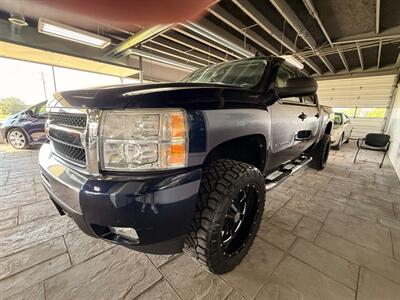 2010 Chevrolet Silverado 1500 LT - Photo 2 - Newark, IL 60541