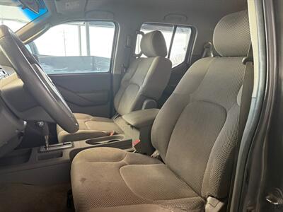 2009 Nissan Frontier SE V6 - Photo 8 - Newark, IL 60541