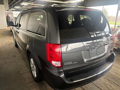 2011 Dodge Grand Caravan Crew   - Photo 4 - Newark, IL 60541