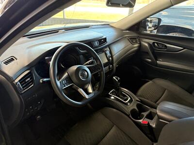 2019 Nissan Rogue SV   - Photo 4 - Newark, IL 60541