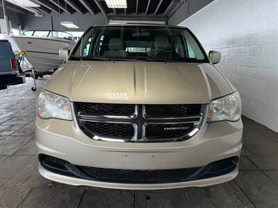 2013 Dodge Grand Caravan SXT - Photo 2 - Newark, IL 60541