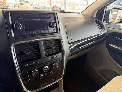 2013 Dodge Grand Caravan SXT - Photo 13 - Newark, IL 60541