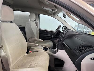 2013 Dodge Grand Caravan SXT - Photo 8 - Newark, IL 60541