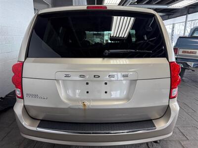 2013 Dodge Grand Caravan SXT - Photo 6 - Newark, IL 60541