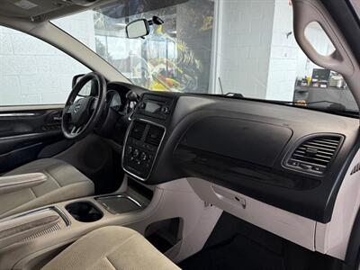 2013 Dodge Grand Caravan SXT - Photo 12 - Newark, IL 60541