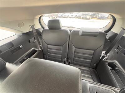 2017 Kia Sorento SX Limited V6 - Photo 8 - Newark, IL 60541