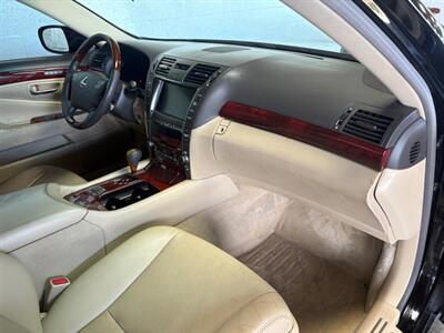 2009 Lexus LS - Photo 5 - Newark, IL 60541