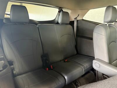 2018 Buick Enclave Essence   - Photo 9 - Newark, IL 60541