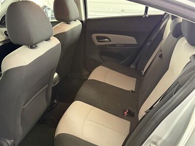 2011 Chevrolet Cruze LS - Photo 11 - Newark, IL 60541