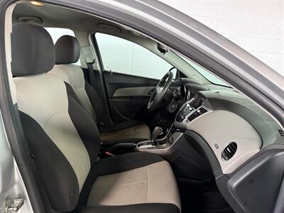 2011 Chevrolet Cruze LS - Photo 8 - Newark, IL 60541