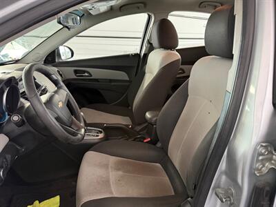 2011 Chevrolet Cruze LS - Photo 10 - Newark, IL 60541