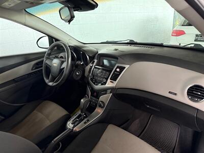 2011 Chevrolet Cruze LS - Photo 7 - Newark, IL 60541