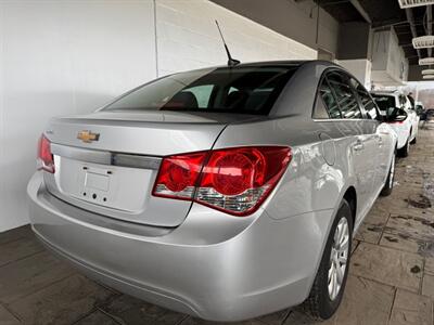 2011 Chevrolet Cruze LS - Photo 4 - Newark, IL 60541