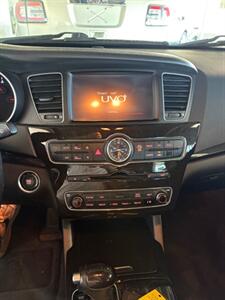 2015 Kia Cadenza Premium   - Photo 8 - Newark, IL 60541