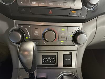 2012 Toyota Highlander   - Photo 10 - Newark, IL 60541