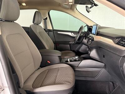 2020 Ford Escape SE   - Photo 6 - Newark, IL 60541