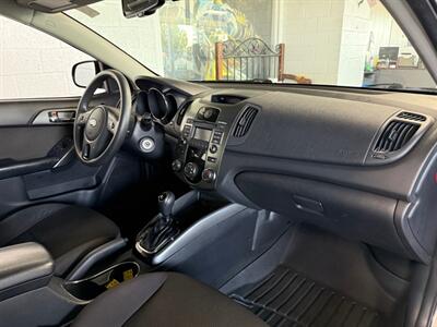 2013 Kia Forte EX   - Photo 7 - Newark, IL 60541