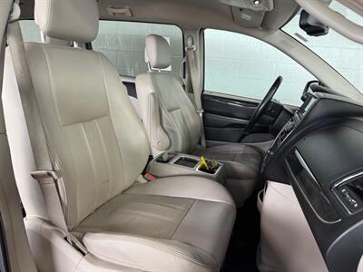 2012 Chrysler Town & Country Touring   - Photo 7 - Newark, IL 60541