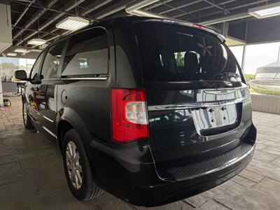 2012 Chrysler Town & Country Touring   - Photo 6 - Newark, IL 60541