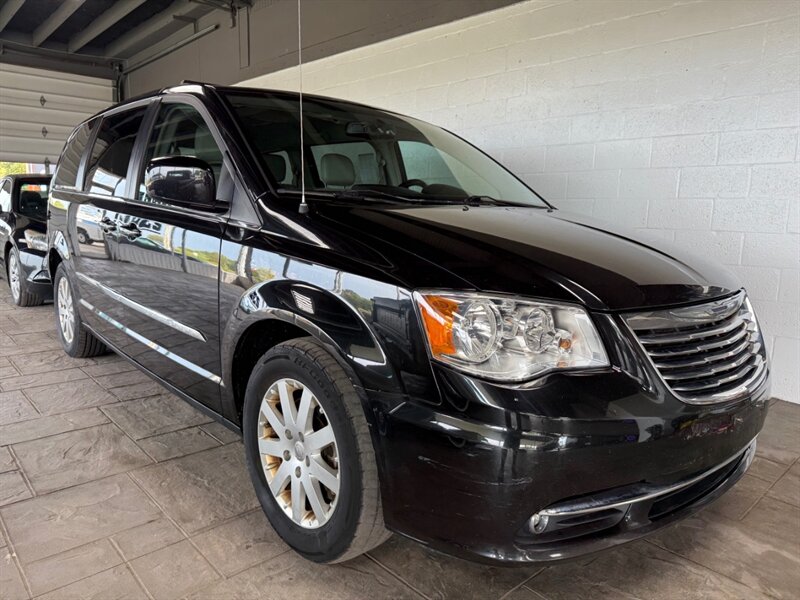 2012 Chrysler Town & Country Touring  