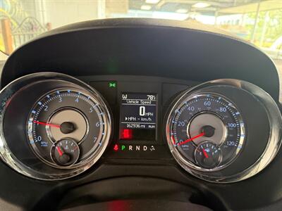 2012 Chrysler Town & Country Touring   - Photo 14 - Newark, IL 60541