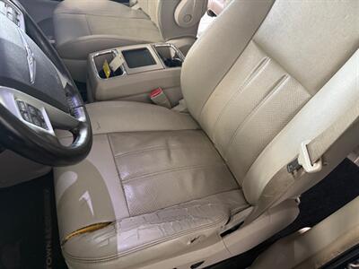2012 Chrysler Town & Country Touring   - Photo 9 - Newark, IL 60541