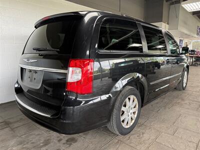 2012 Chrysler Town & Country Touring   - Photo 4 - Newark, IL 60541