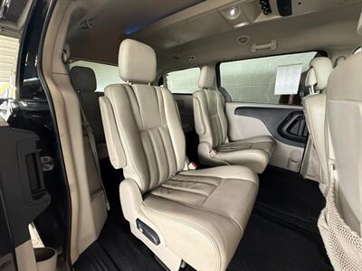 2012 Chrysler Town & Country Touring   - Photo 11 - Newark, IL 60541