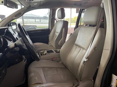 2012 Chrysler Town & Country Touring   - Photo 8 - Newark, IL 60541