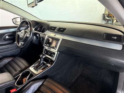 2010 Volkswagen CC Luxury   - Photo 11 - Newark, IL 60541