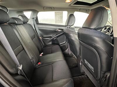 2009 Pontiac Vibe GT   - Photo 9 - Newark, IL 60541