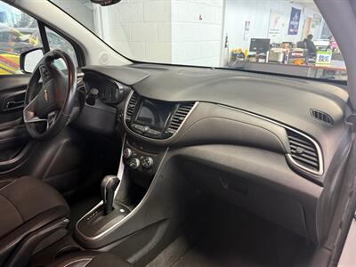 2018 Chevrolet Trax LT - Photo 7 - Newark, IL 60541