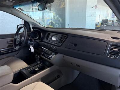 2015 Kia Sedona LX - Photo 13 - Newark, IL 60541