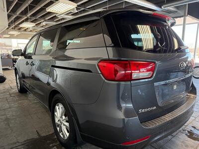 2015 Kia Sedona LX - Photo 4 - Newark, IL 60541