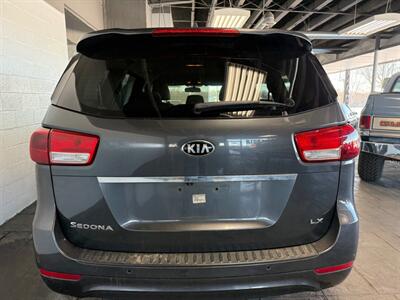 2015 Kia Sedona LX - Photo 5 - Newark, IL 60541