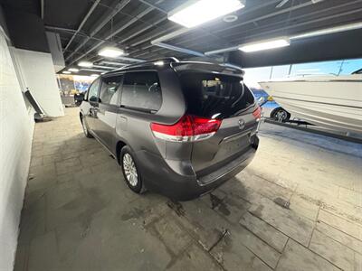 2014 Toyota Sienna XLE 7-Passenger Auto   - Photo 3 - Newark, IL 60541
