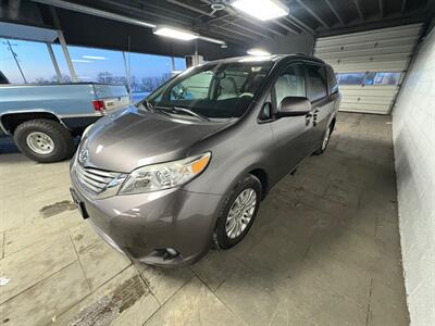 2014 Toyota Sienna XLE 7-Passenger Auto   - Photo 4 - Newark, IL 60541