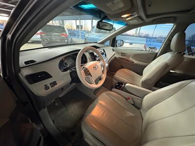 2014 Toyota Sienna XLE 7-Passenger Auto   - Photo 5 - Newark, IL 60541