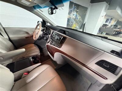 2014 Toyota Sienna XLE 7-Passenger Auto   - Photo 6 - Newark, IL 60541