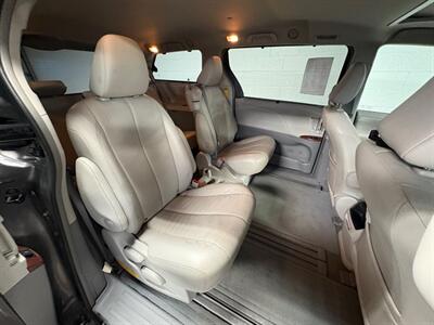 2014 Toyota Sienna XLE 7-Passenger Auto   - Photo 8 - Newark, IL 60541