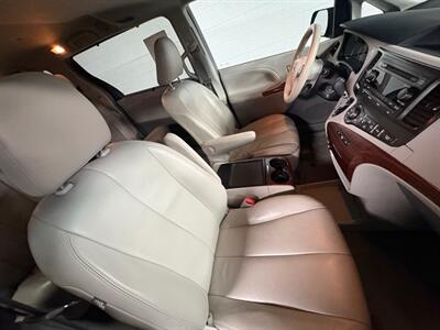 2014 Toyota Sienna XLE 7-Passenger Auto   - Photo 7 - Newark, IL 60541