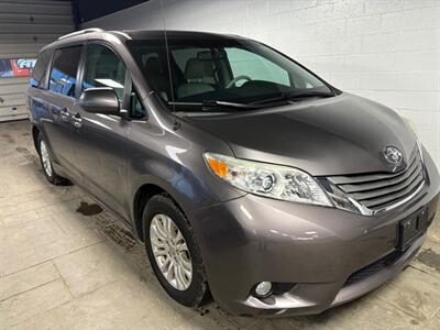 2014 Toyota Sienna XLE 7-Passenger Auto   - Photo 1 - Newark, IL 60541