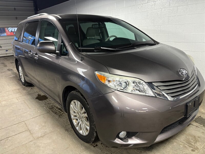 2014 Toyota Sienna XLE 7-Passenger Auto  