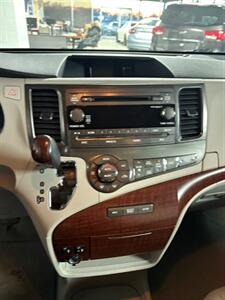 2014 Toyota Sienna XLE 7-Passenger Auto   - Photo 10 - Newark, IL 60541