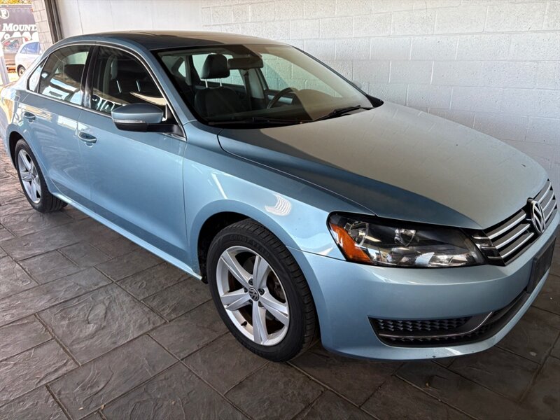 2013 Volkswagen Passat SE PZEV   - Photo 1 - Newark, IL 60541