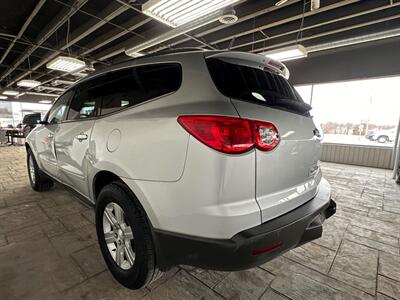 2011 Chevrolet Traverse LT   - Photo 4 - Newark, IL 60541