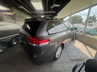 2011 Toyota Sienna Limited 7-Passenger   - Photo 3 - Newark, IL 60541