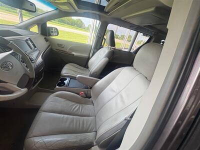 2011 Toyota Sienna Limited 7-Passenger   - Photo 6 - Newark, IL 60541