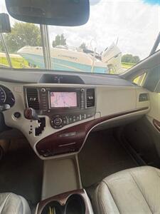 2011 Toyota Sienna Limited 7-Passenger   - Photo 7 - Newark, IL 60541
