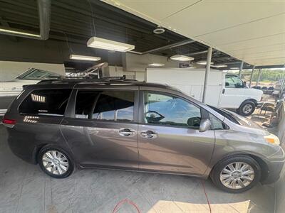2011 Toyota Sienna Limited 7-Passenger   - Photo 4 - Newark, IL 60541